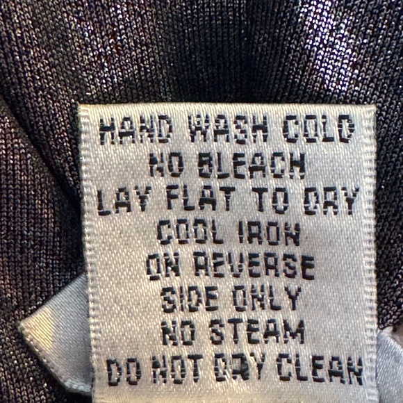 Cache Shimmering Silver V-Neck Top Ruched Elegant Details Built In Bra. Size L - Picture 5 of 6